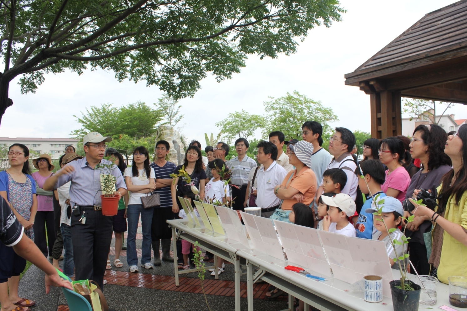 蔡景朱老師教學生動活潑~居民也聽得津津有味